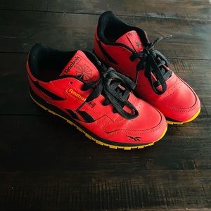 Boys Reebok Classic size 2